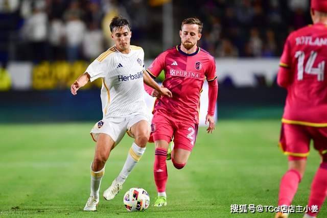 梅西复仇成功，进球后向对手庆祝